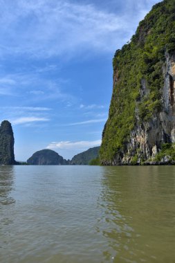 Tayland'da Denizde Kayalar