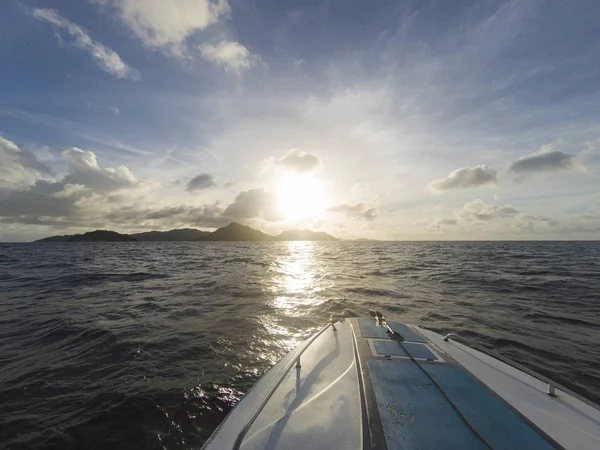 Gün batımı Yelken arround Seychells - Stok İmaj