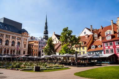 Riga 'nın eski güzel mimarisi Letonya