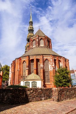 Riga 'nın eski güzel mimarisi Letonya
