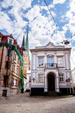 Riga 'nın eski güzel mimarisi Letonya
