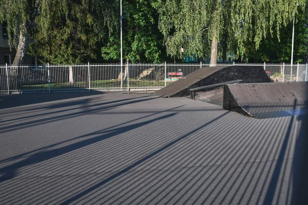 Skate Område För Utomhus Extrem Skridskoåkning Vid Solnedgången Ljus — Stockfoto