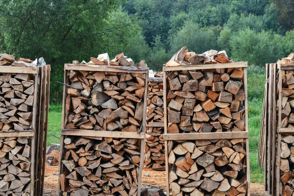 Gran Pila Leña Picada Cargada Palets Lista Para Venta Aserradero — Foto de Stock