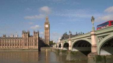 bir sabah atış big Ben'i ve london, Büyük Britanya kırmızı çift katlı otobüs kaydırma