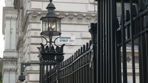 Sokak Tabelası Downing Street Londra Nın Dışında Sahipliği Ngiltere Başbakanı — Stok video