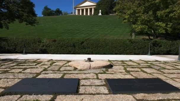 Grób Jana Jackie Kennedy Arlington House Washington — Wideo stockowe