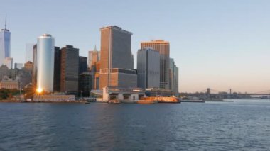 gökdelenler manhatten new York'ta sahildeki kapalı yansıtan batan güneşin çekim kaydırma