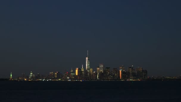 Larga Vista Del Horizonte Nocturno Manhatten Nueva York — Vídeos de Stock