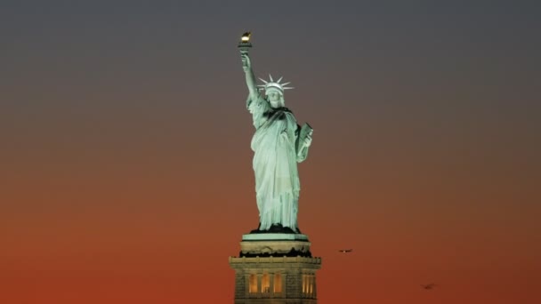 Coucher Soleil Suivi Près Une Belle Statue Liberté New York — Video