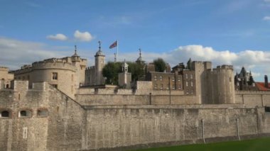 ünlü Londra Kulesi, Londra, İngiltere için kadeh kaydırma için sol sağ
