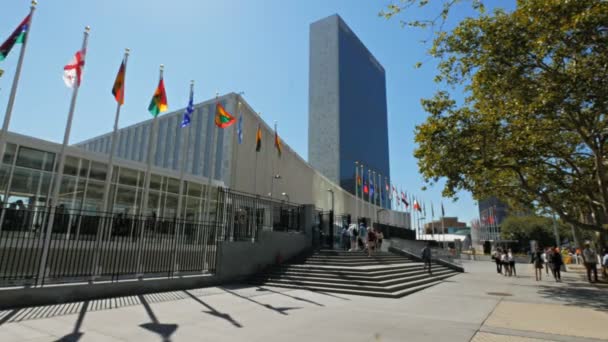 ニューヨーク ニューヨーク 2015 国際連合のニューヨークの建物の外壁の広い視野 — ストック動画