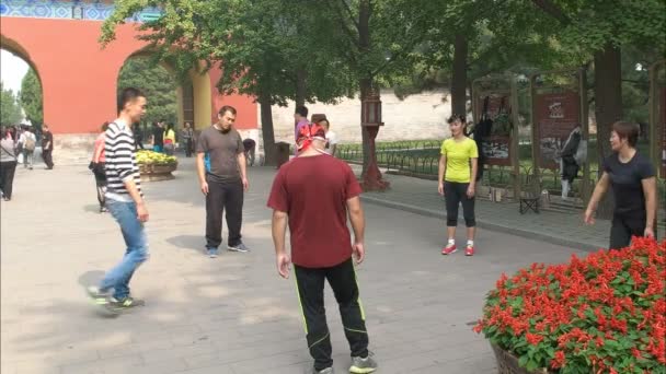 Pechino Cina Ottobre 2015 Giocatori Coinvolti Gioco Jianzi Simile Sacco — Video Stock