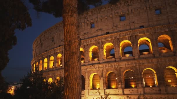 Uma Noite Panning Direito Tiro Colosseum Roma Itália — Vídeo de Stock