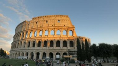 Roma, İtalya - 29 Eylül 2015: bir gün batımı görünümü Kolezyum, Roma, İtalya