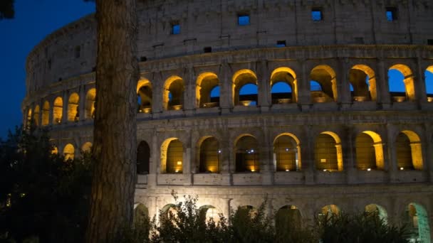 Een Nacht Pannen Sluiten Shot Van Het Colosseum Rome Italië — Stockvideo