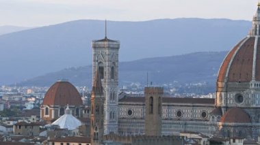 Floransa duomo doğru atış sola kaydırma, bir ünlü katedral tasarlanmış filippo brunelleschi