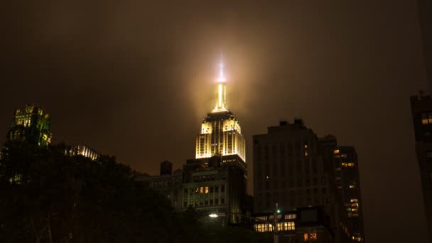 Time Lapse Clouds Moving Empire State Building Manhatten New York — Stockvideo