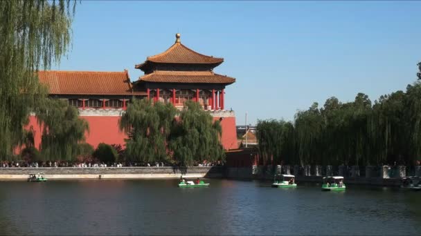 Los Turistas Montar Botes Remos Fuera Ciudad Prohibida Beijing Durante — Vídeos de Stock