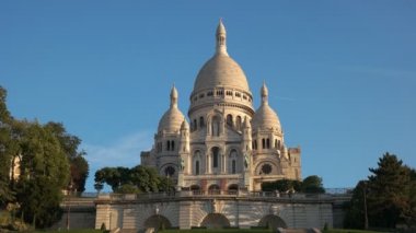 Montmartre, Paris, Fransa - 24 Eylül 2015: sacre coeur Bazilikası, Paris'te en ünlü kiliseler görünümünü