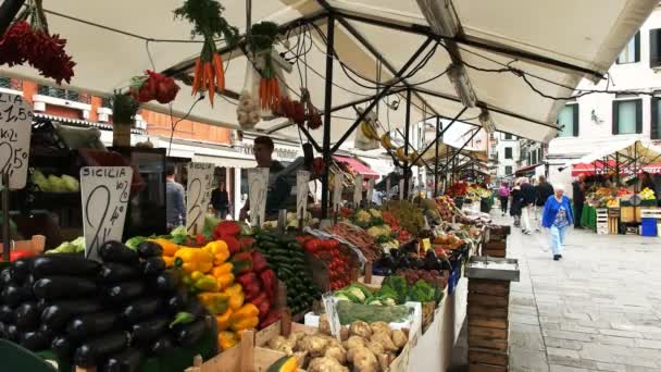 Venecia Italia Septiembre 2015 Vista Cerca Mercado Frutas Hortalizas Frescas — Vídeos de Stock