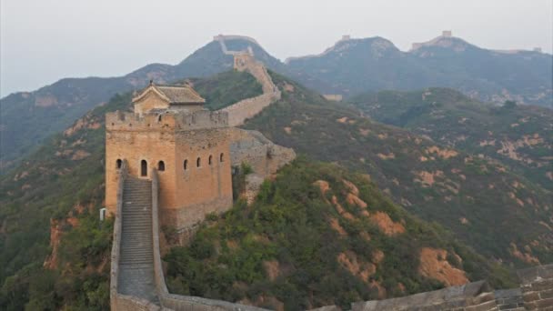 Zoom Shot Van Een Toren Grote Muur Van China Jinshanling — Stockvideo