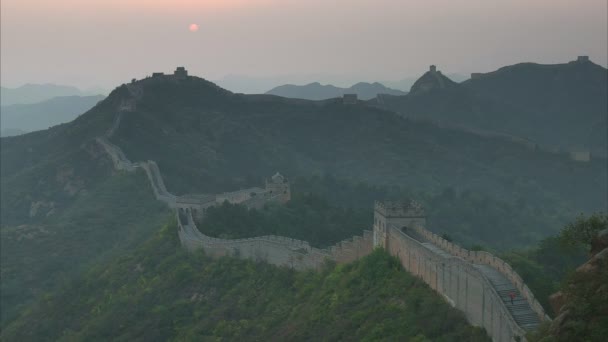 Soarele Apune Deasupra Marelui Zid Chinezesc Jinshanling — Videoclip de stoc