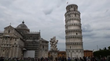 Pisa, İtalya - 28 Eylül 2015: a geniş görüş-in ünlü leaning tower Pisa, İtalya