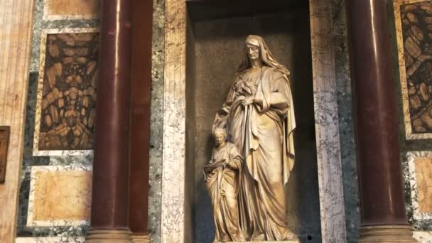 意大利 2015年9月29日 在意大利罗马的万神殿内缓慢倾斜一座雕像的镜头 — 图库视频影像