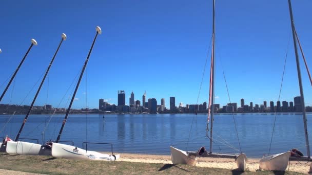 Vista Mañana Del Horizonte Ciudad Perth Catamaranes Alquiler Río Cisne — Vídeo de stock