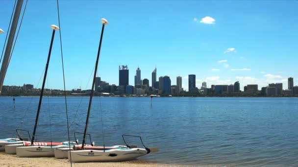 Catamarans Huren Swan River Skyline Van Stad Perth West Australië — Stockvideo