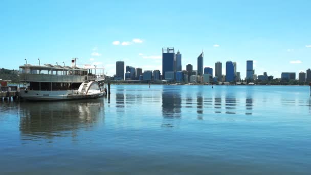 Morgon Utsikt Över Skyline Perth Och Hjulångare Swan River Australien — Stockvideo