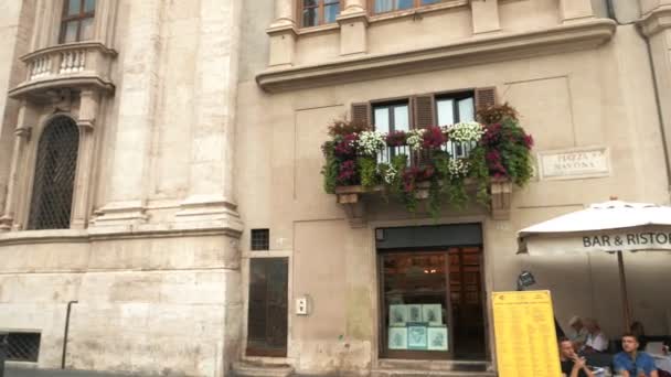 Rome Italy September 2015 Panning Shot Window Box Restaurant Piazza — Stock Video