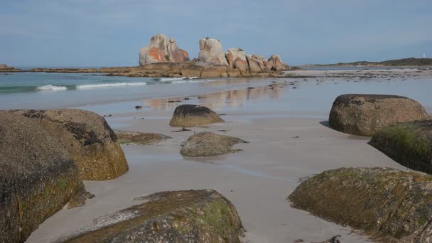 Пляж Белым Песком Скалах Пикника Заливе Огненных Районов Тасмании Австралия — стоковое видео
