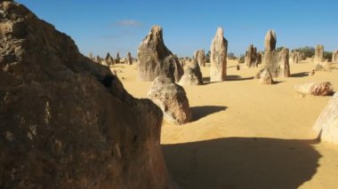 Batı Avustralya pinnacles olarak bilinen kaya oluşumları kadeh kaymak yukarıya kapatmak