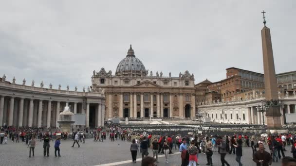 梵蒂冈州 2015年9月30日 大批游客参观意大利罗马的圣彼得广场 — 图库视频影像