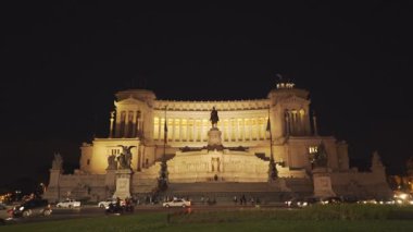 Roma, İtalya - 29 Eylül 2015: bir geniş görünümünü victor emmanuel II Anıtı Roma, İtalya, gece