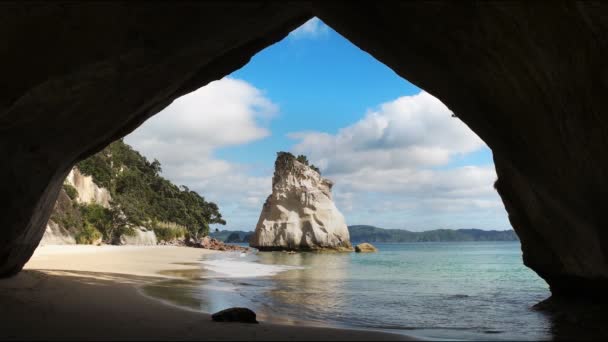 Slunečné Ráno Pohled Cathedral Cove Severním Ostrově Nového Zélandu — Stock video