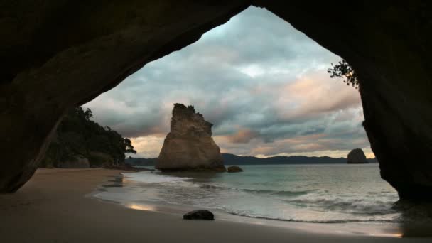 Sonnenuntergang Der Kathedralenbucht Auf Der Halbinsel Coromandel Neuseeland — Stockvideo
