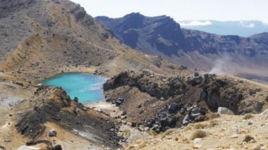 Yeni Zelanda tongariro geçitte bir zümrüt Gölü'nün geniş açı görünümü