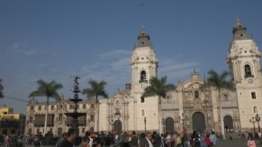 Lima, Peru-Haziran, 12, 2016: lima Katedrali'nde plaza mayor lima, peru'doğru atış kaydırma