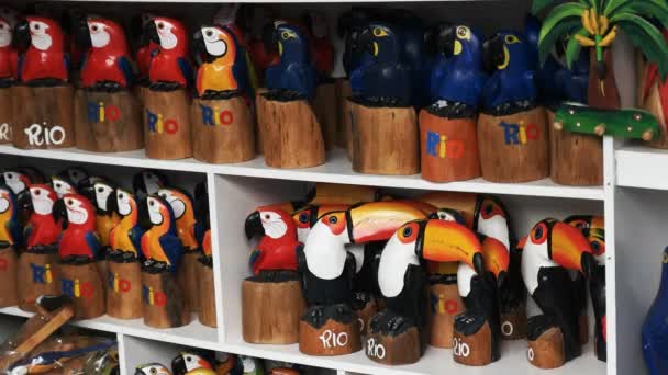 Kolorowe Rzeźbione Drewniane Tukany Ary Rio Janeiro — Wideo stockowe