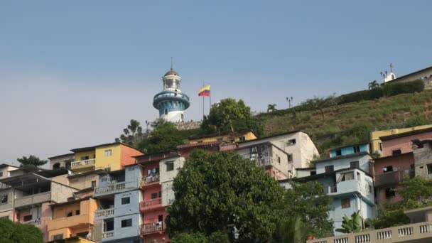 Primer Plano Cerro Santa Ana Faro Coloridas Casas Guayaquil Ecuador — Vídeo de stock