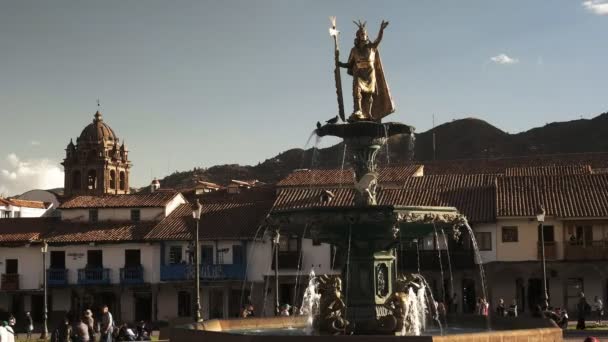 Cusco Peru Juni 2016 Eftermiddagen Skott Fontänen Och Staty Pachacuti — Stockvideo