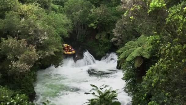 Whitewater Rafting Kaituna Cade Sull Isola Nord Della Nuova Zelanda — Video Stock