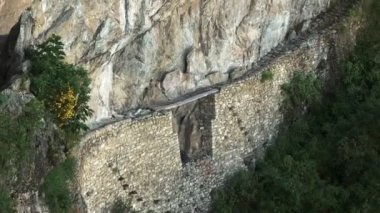 machu picchu, peru İnka şaşırtıcı köprüde dışarı zoom