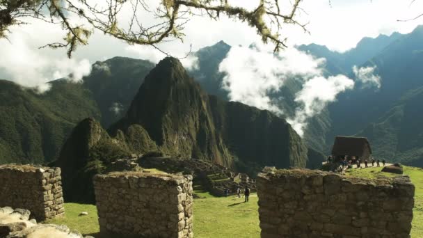 Ruinas Machu Picchu Peru Pared Piedra Una Mañana Brumosa — Vídeo de stock