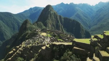 bir güneşli sabah sol shot in peru en ünlü kayıp İnka şehir, machu picchu kaydırma