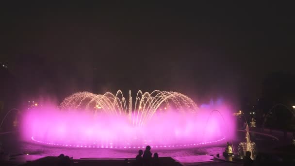 Fontana Magica Con Illuminazione Rosa Che Cambia Arancione Lima Peru — Video Stock