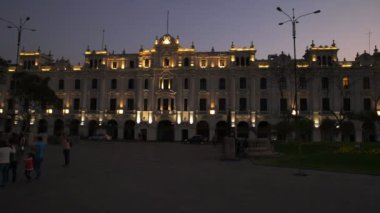 Lima, Peru - Haziran, 12, 2016: akşam kadeh eski bir bina plaza san Martin Lima, peru