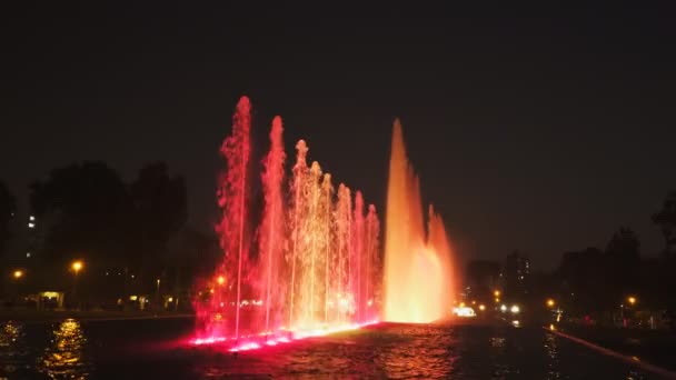 Rote Beleuchtung Auf Dem Magischen Wasserkreislauf Brunnen Lima Peru — Stockvideo